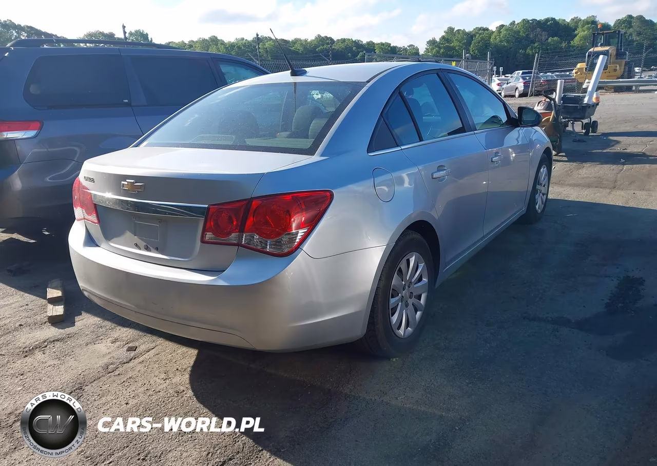 2011 Chevrolet Cruze Ls VIN:1G1PC5SH4B7126063 - 4