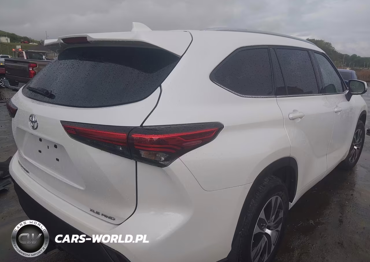 2022 Toyota Highlander Xle VIN:5TDHZRBH4NS186260 - 4