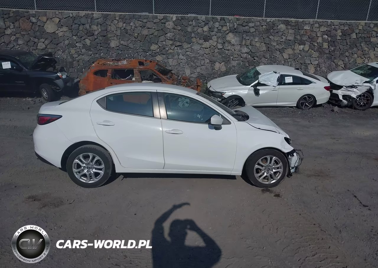 2018 Toyota Yaris Ia VIN:3MYDLBYV7JY327475 - 13