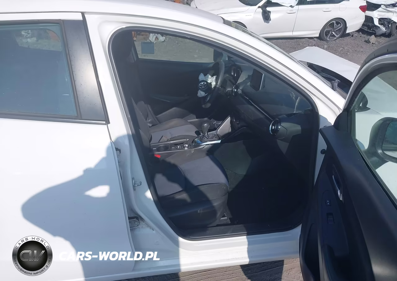 2018 Toyota Yaris Ia VIN:3MYDLBYV7JY327475 - 5