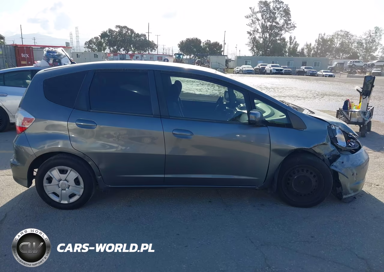 2013 Honda Fit VIN:JHMGE8H31DC015428 - 13