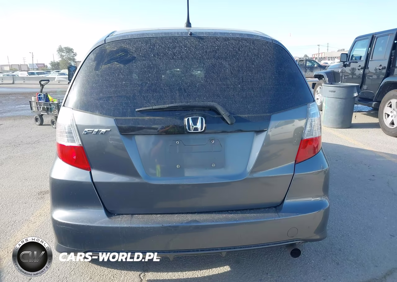 2013 Honda Fit VIN:JHMGE8H31DC015428 - 16