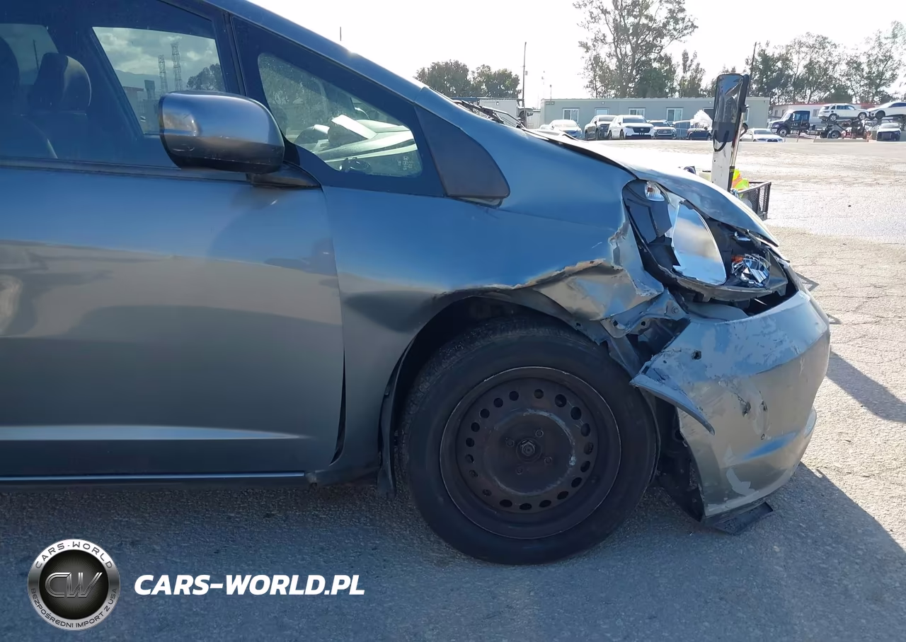 2013 Honda Fit VIN:JHMGE8H31DC015428 - 17