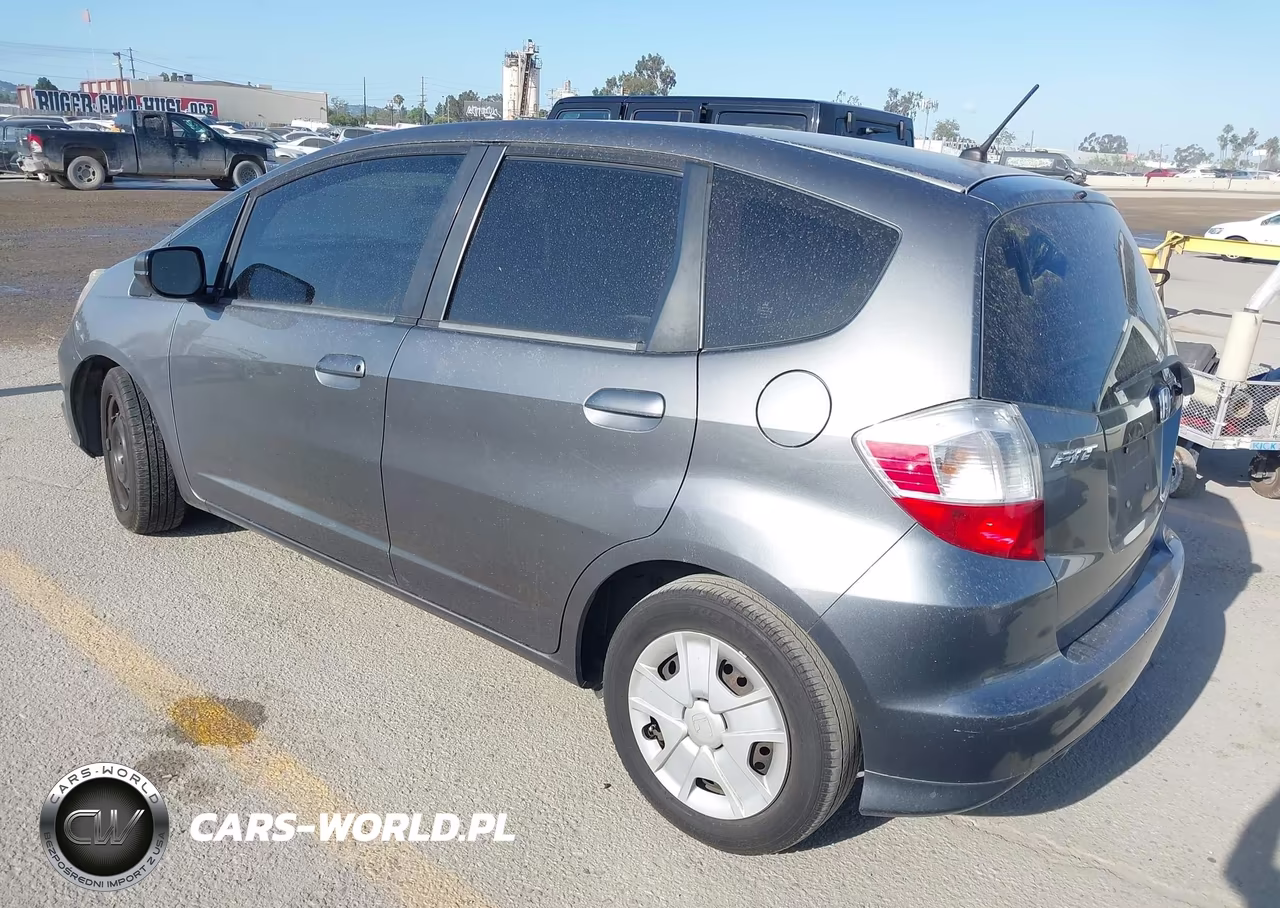 2013 Honda Fit VIN:JHMGE8H31DC015428 - 3