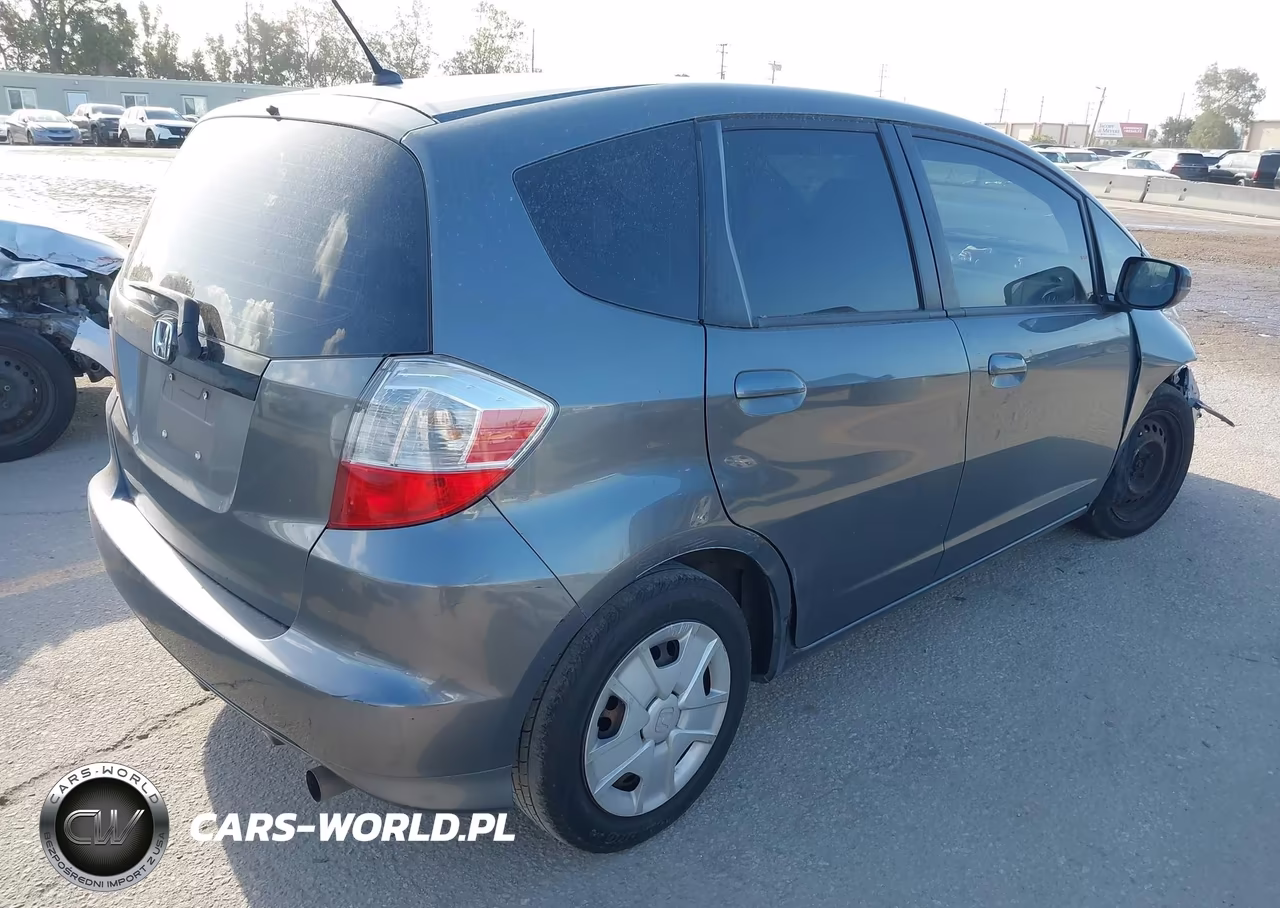 2013 Honda Fit VIN:JHMGE8H31DC015428 - 4
