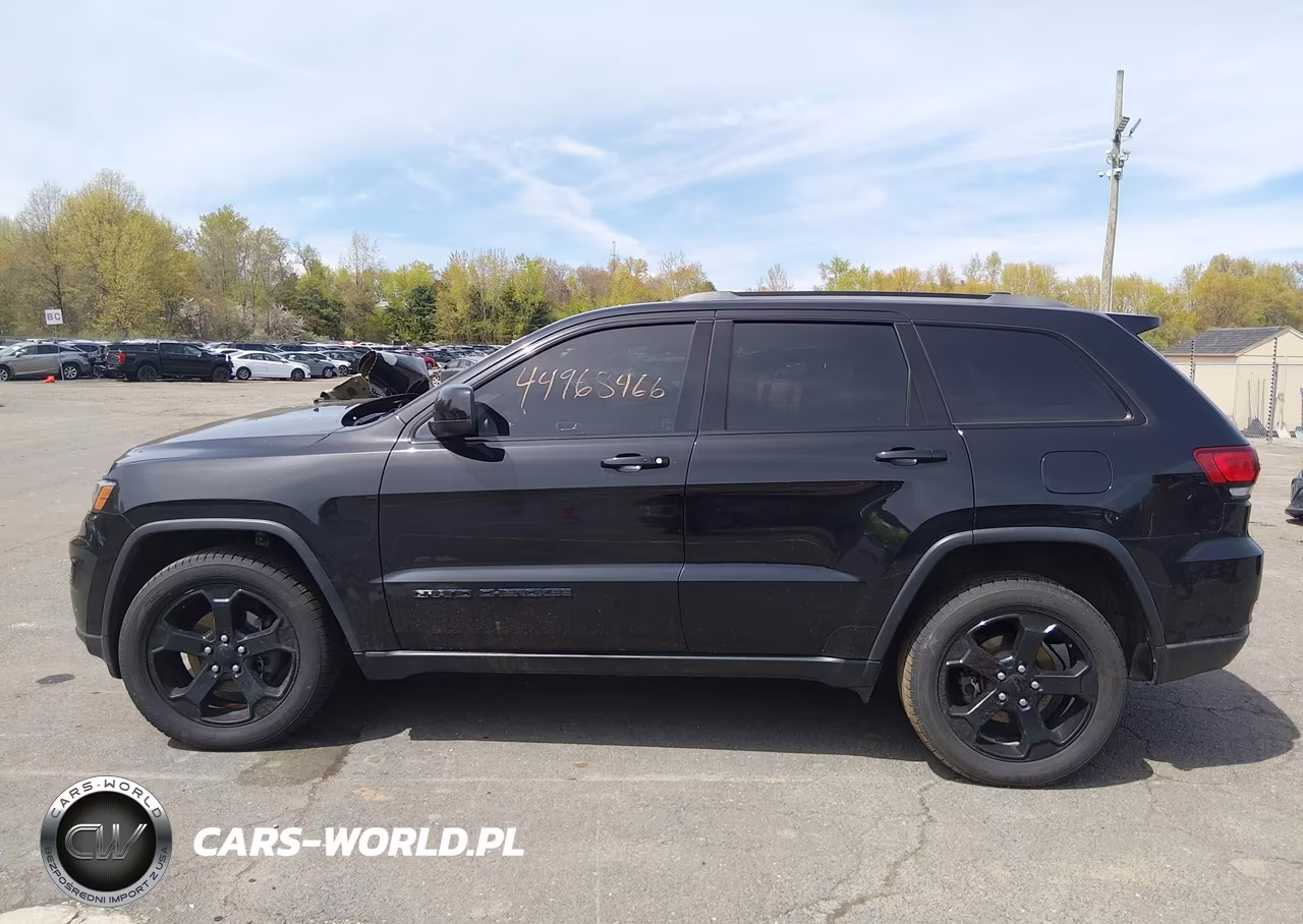 2018 Jeep Grand Cherokee Upland 4X4 VIN:1C4RJFAG2JC477922 - 14
