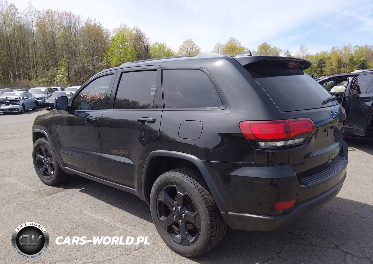 2018 Jeep Grand Cherokee Upland 4X4 VIN:1C4RJFAG2JC477922 - 3
