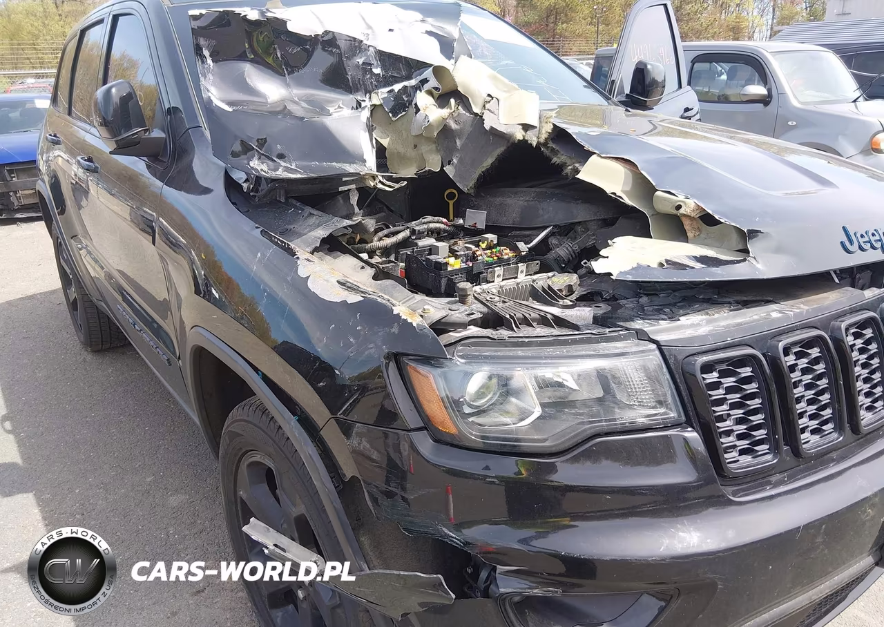 2018 Jeep Grand Cherokee Upland 4X4 VIN:1C4RJFAG2JC477922 - 6