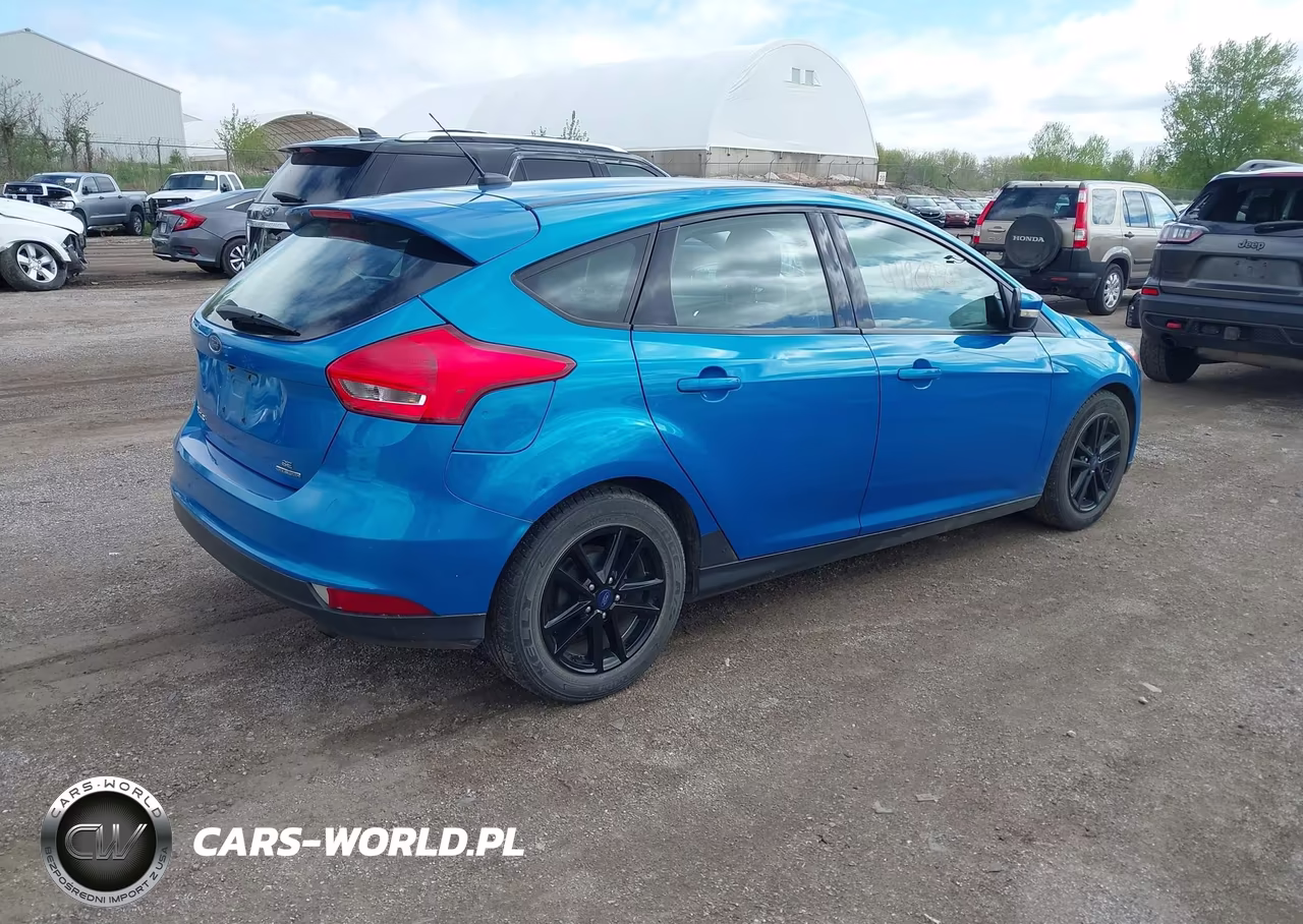 2015 Ford Focus Se VIN:1FADP3K25FL373108 - 4