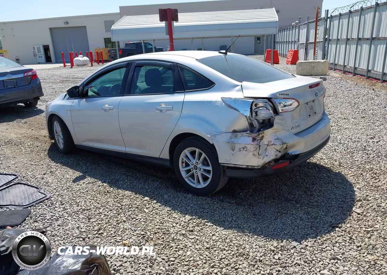 2016 Ford Focus Se VIN:1FADP3F2XGL256345 - 3