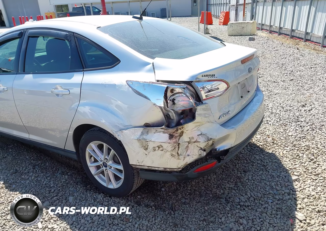 2016 Ford Focus Se VIN:1FADP3F2XGL256345 - 6
