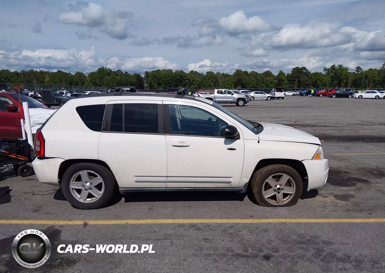 2010 Jeep Compass Sport VIN:1J4NT1FA2AD621716 - 12
