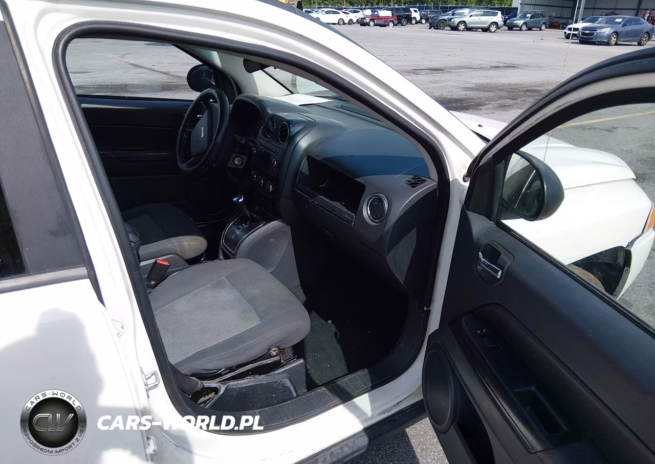 2010 Jeep Compass Sport VIN:1J4NT1FA2AD621716 - 5