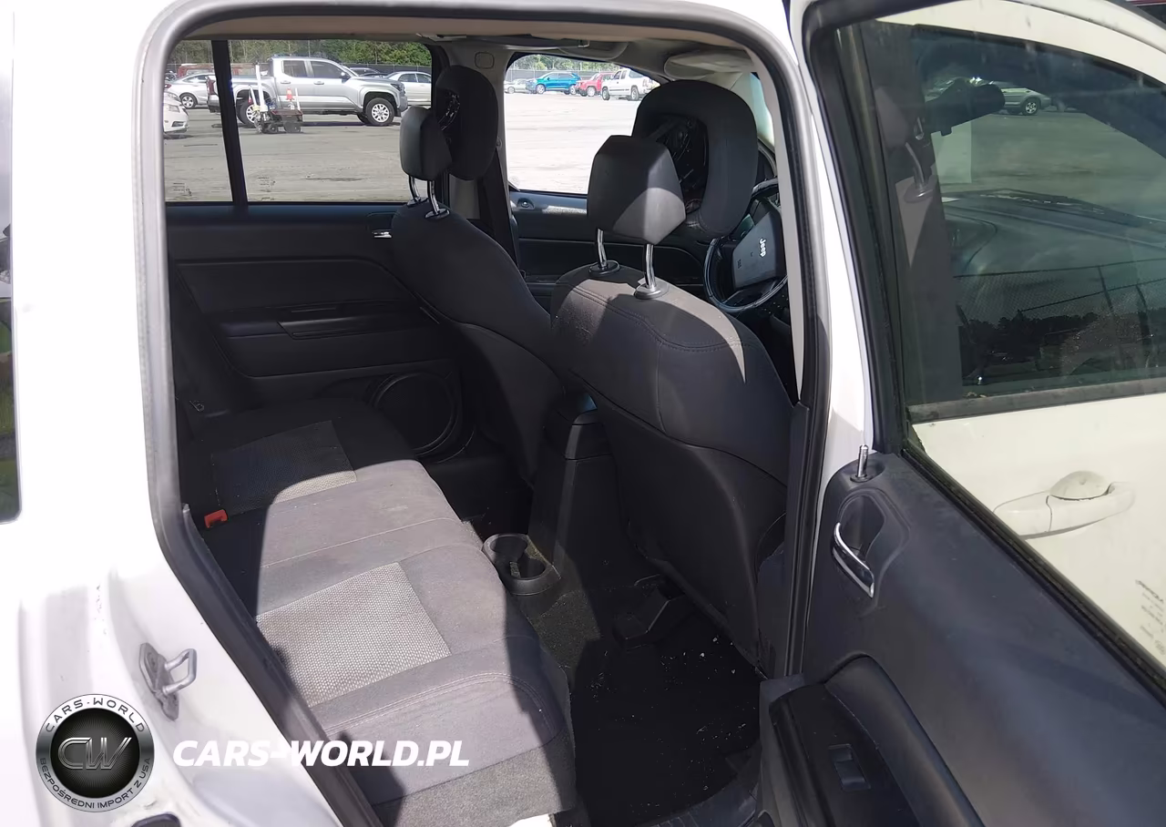 2010 Jeep Compass Sport VIN:1J4NT1FA2AD621716 - 8