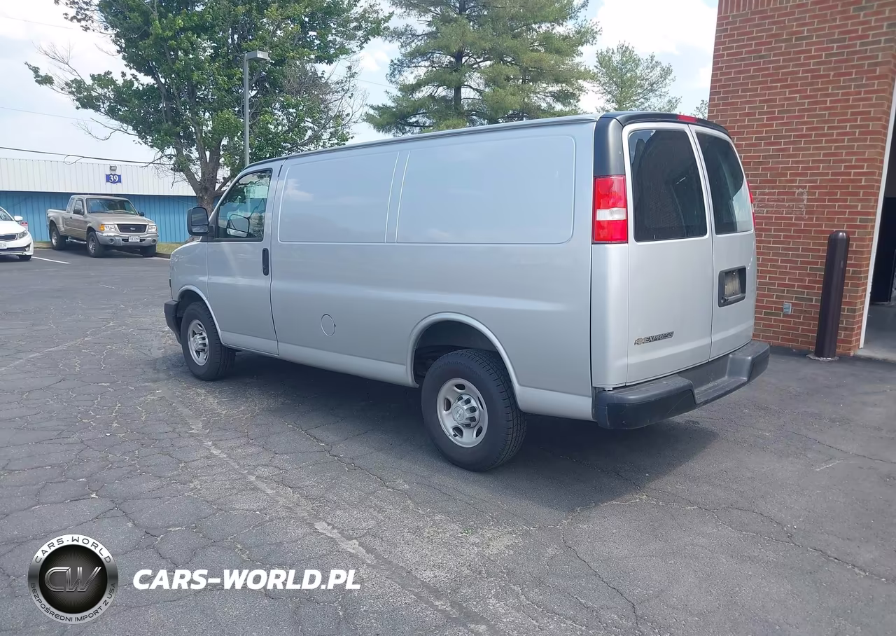 2018 Chevrolet Express 2500 Work Van VIN:1GCWGAFG7J1334229 - 3