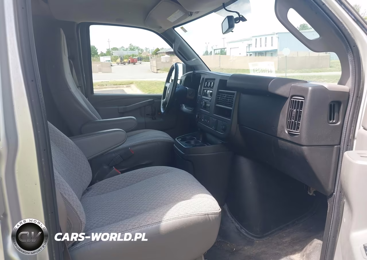 2018 Chevrolet Express 2500 Work Van VIN:1GCWGAFG7J1334229 - 5
