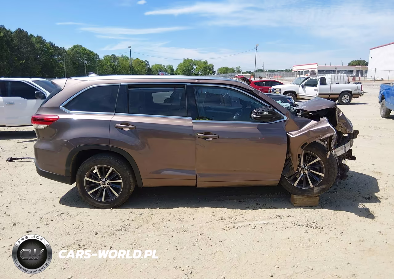 2018 Toyota Highlander Xle VIN:5TDKZRFH1JS247509 - 13