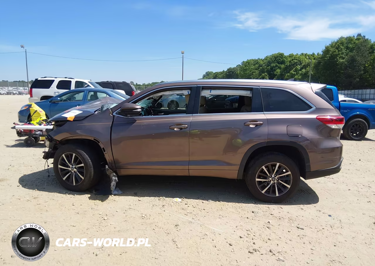2018 Toyota Highlander Xle VIN:5TDKZRFH1JS247509 - 14