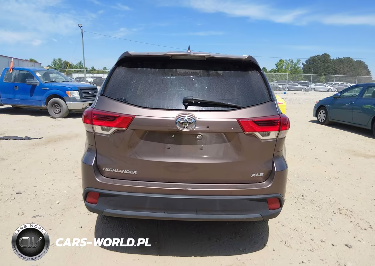 2018 Toyota Highlander Xle VIN:5TDKZRFH1JS247509 - 16