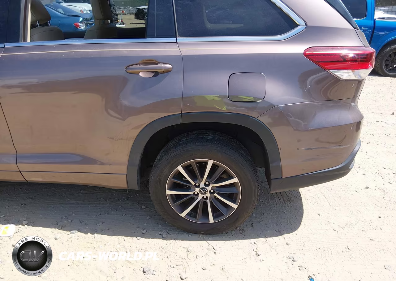 2018 Toyota Highlander Xle VIN:5TDKZRFH1JS247509 - 18