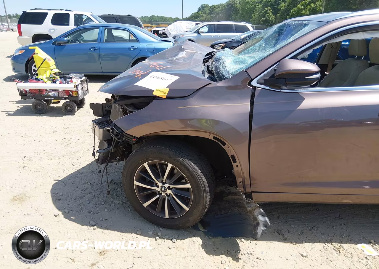 2018 Toyota Highlander Xle VIN:5TDKZRFH1JS247509 - 19