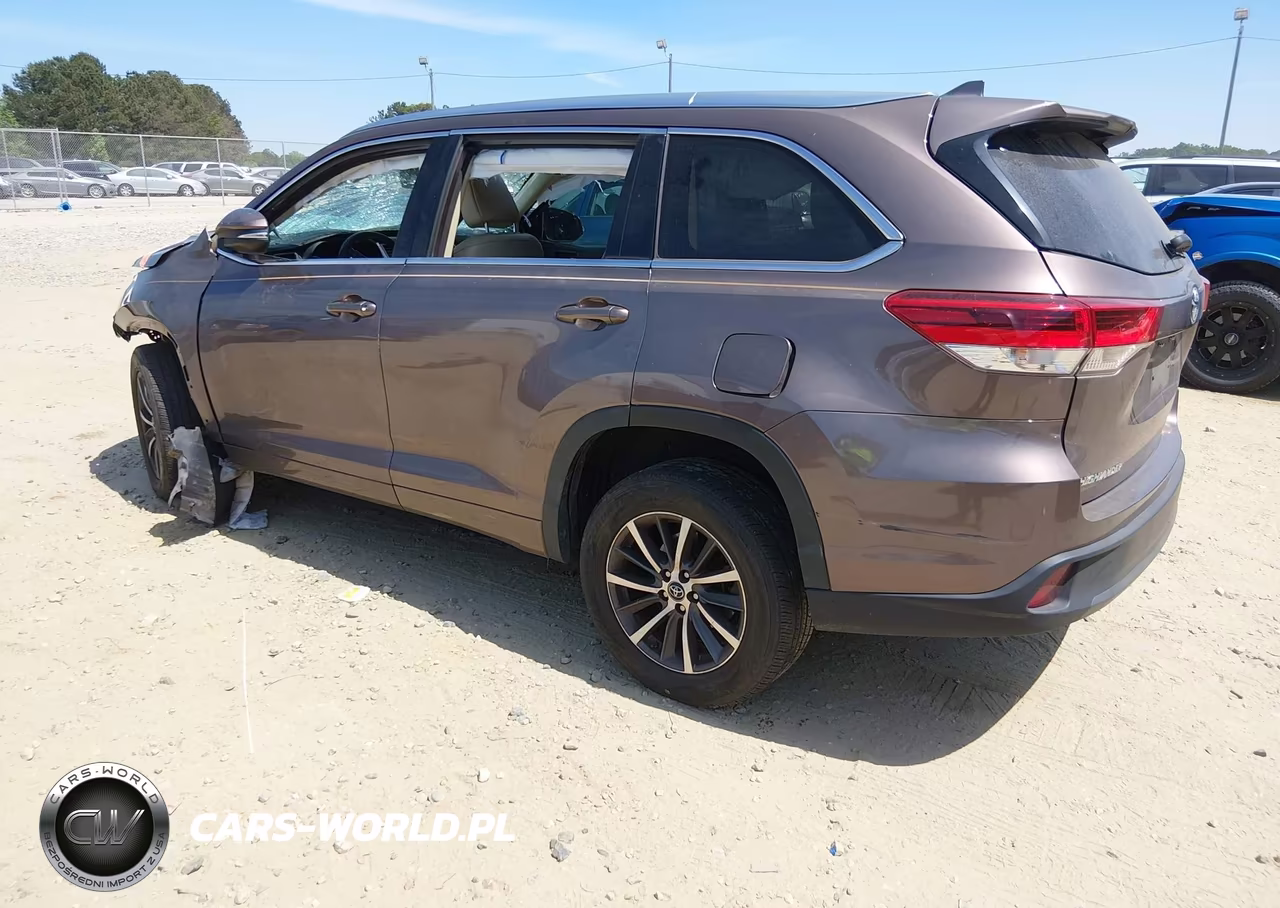 2018 Toyota Highlander Xle VIN:5TDKZRFH1JS247509 - 3