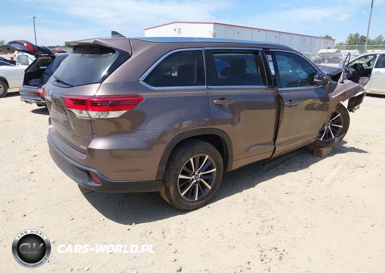 2018 Toyota Highlander Xle VIN:5TDKZRFH1JS247509 - 4