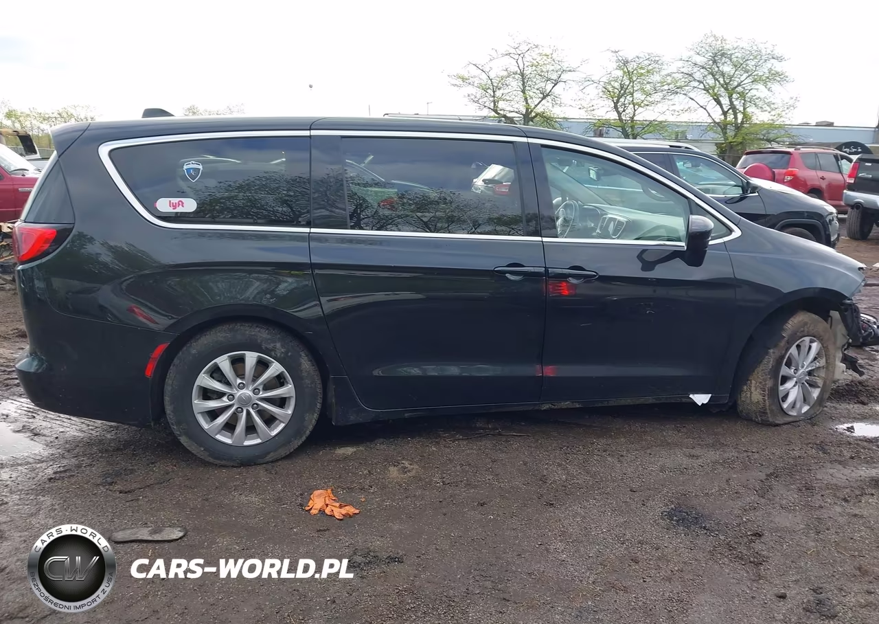 2017 Chrysler Pacifica Touring VIN:2C4RC1DG8HR635500 - 14