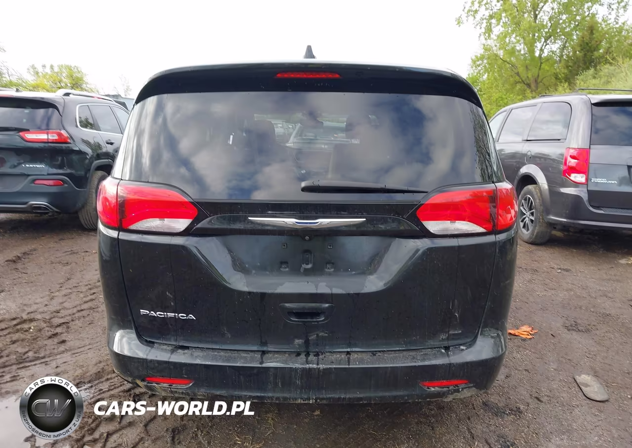 2017 Chrysler Pacifica Touring VIN:2C4RC1DG8HR635500 - 17
