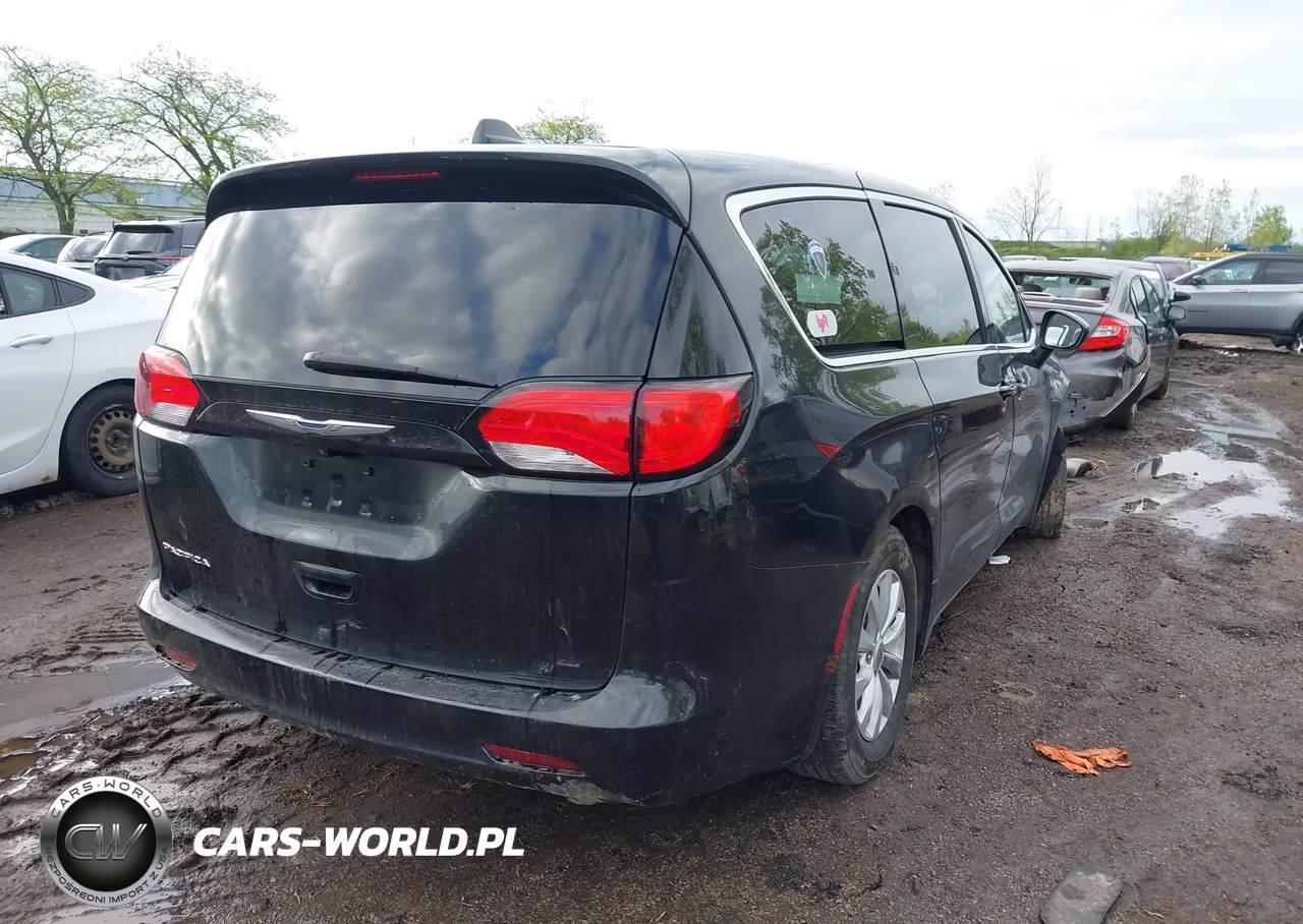 2017 Chrysler Pacifica Touring VIN:2C4RC1DG8HR635500 - 4
