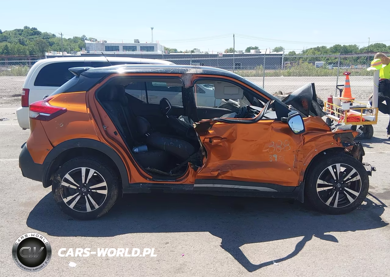2019 Nissan Kicks Sr VIN:3N1CP5CU9KL544140 - 13