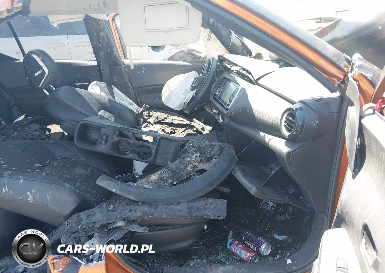 2019 Nissan Kicks Sr VIN:3N1CP5CU9KL544140 - 5