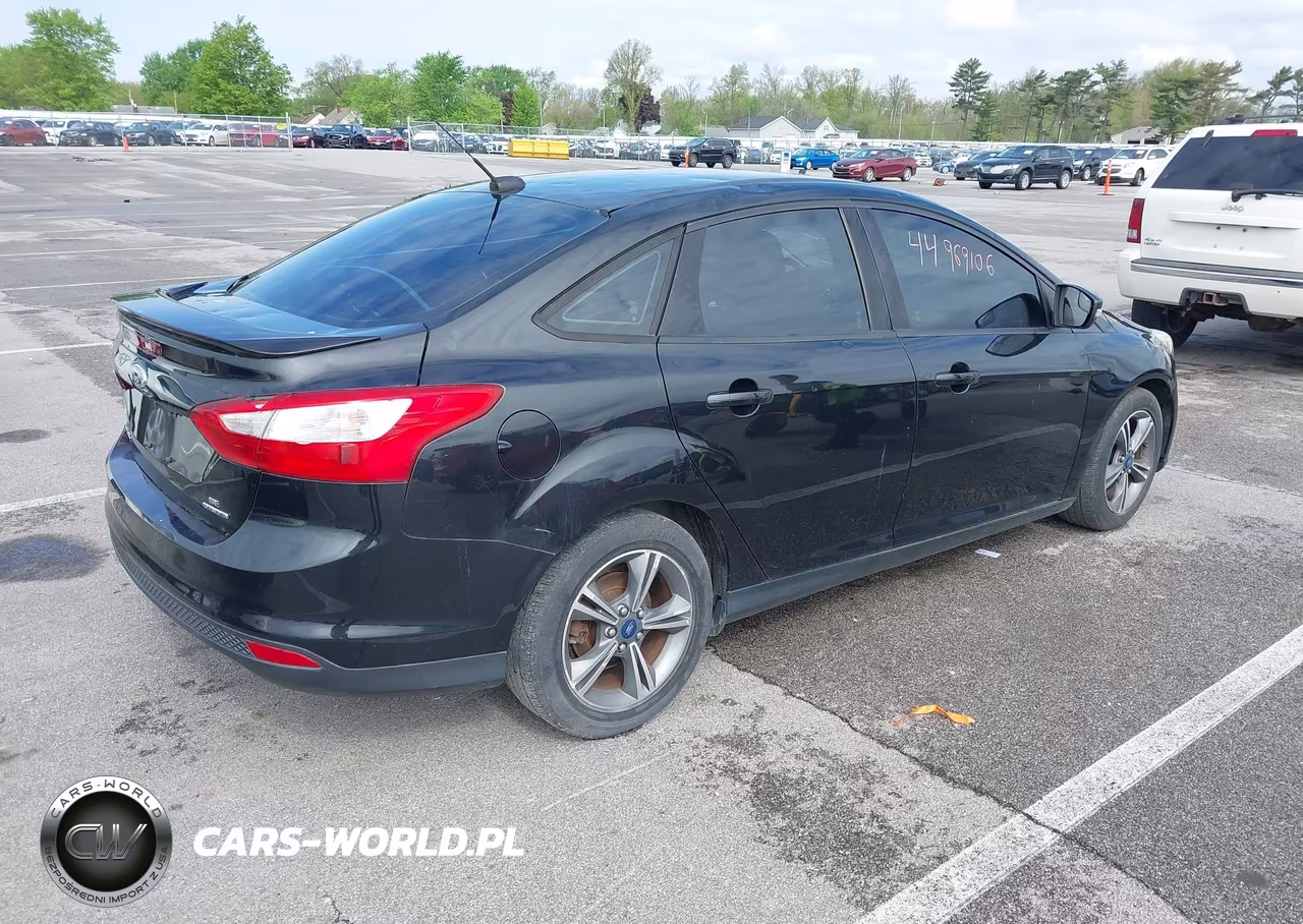 2014 Ford Focus Se VIN:1FADP3F26EL286343 - 4