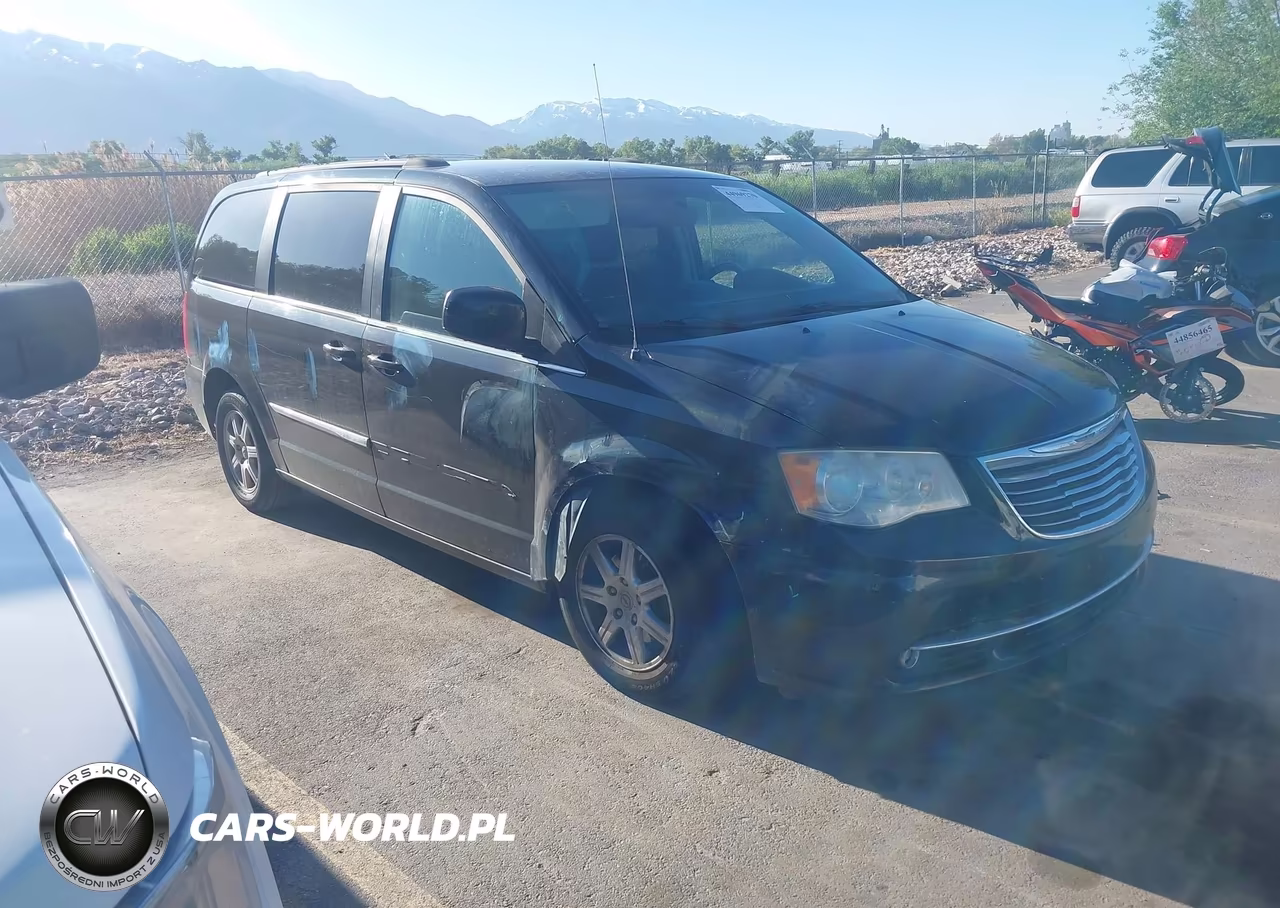 2011 Chrysler Town & Country Touring – zdjęcie 1 z 11