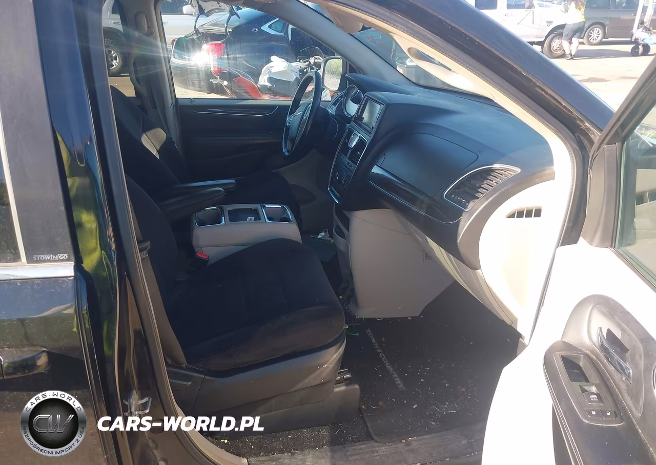 2011 Chrysler Town & Country Touring VIN:2A4RR5DG5BR723234 - 5