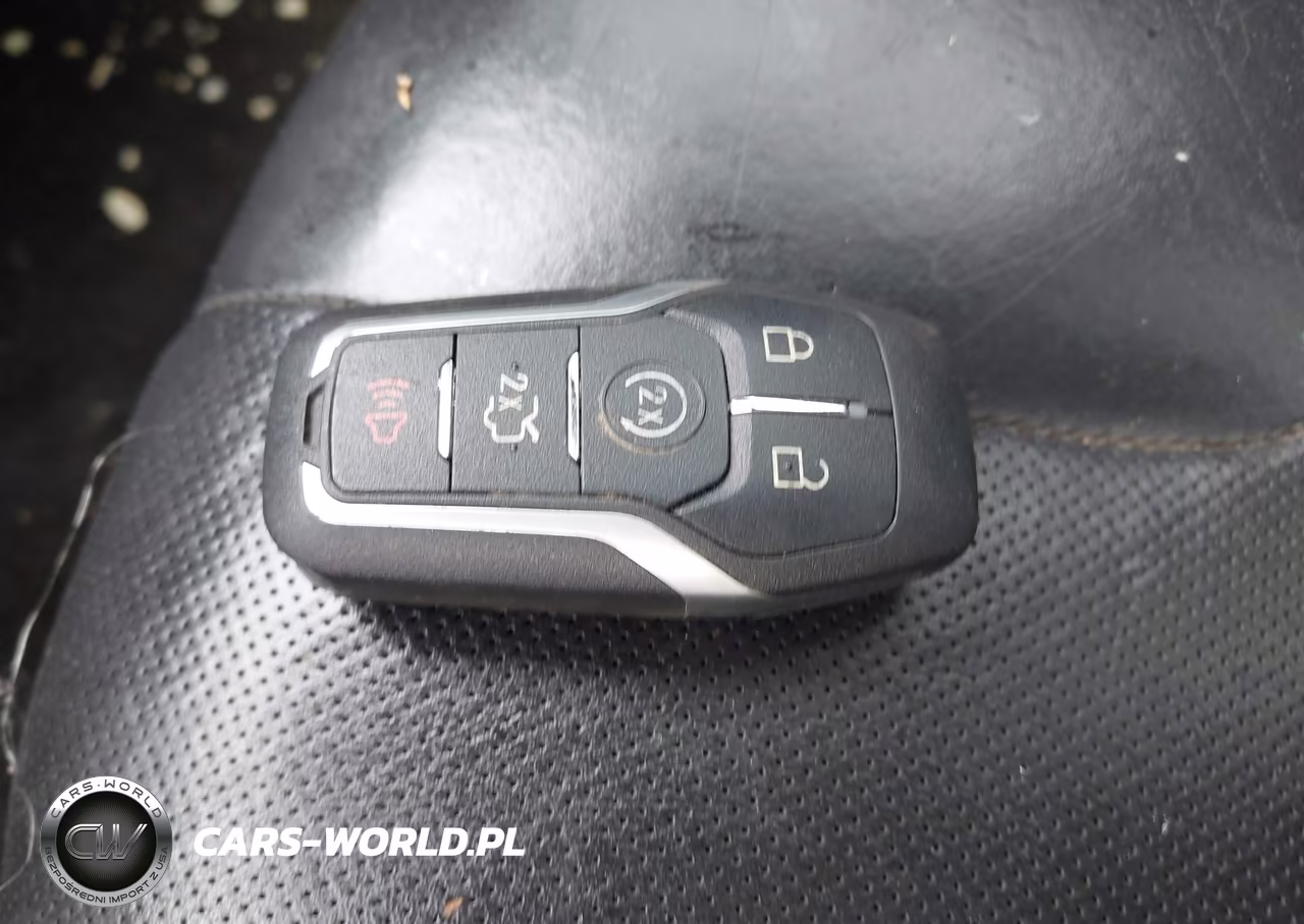 2016 Ford Fusion Titanium VIN:3FA6P0K97GR265287 - 11