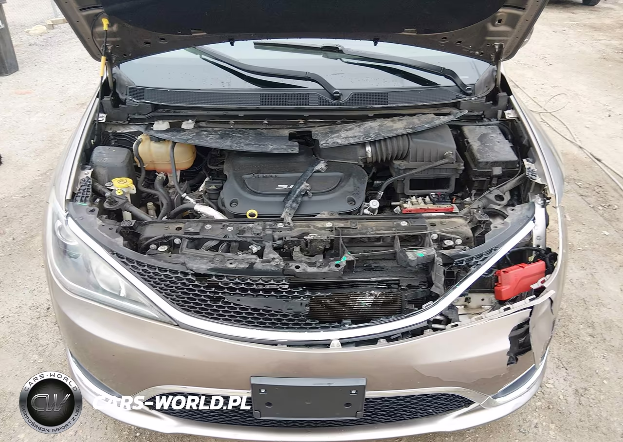 2018 Chrysler Pacifica Touring L Plus VIN:2C4RC1EGXJR271312 - 10