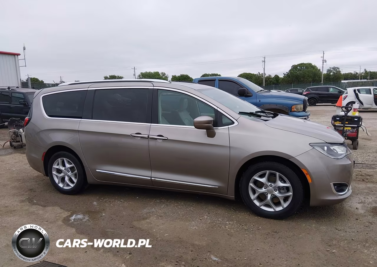 2018 Chrysler Pacifica Touring L Plus VIN:2C4RC1EGXJR271312 - 14