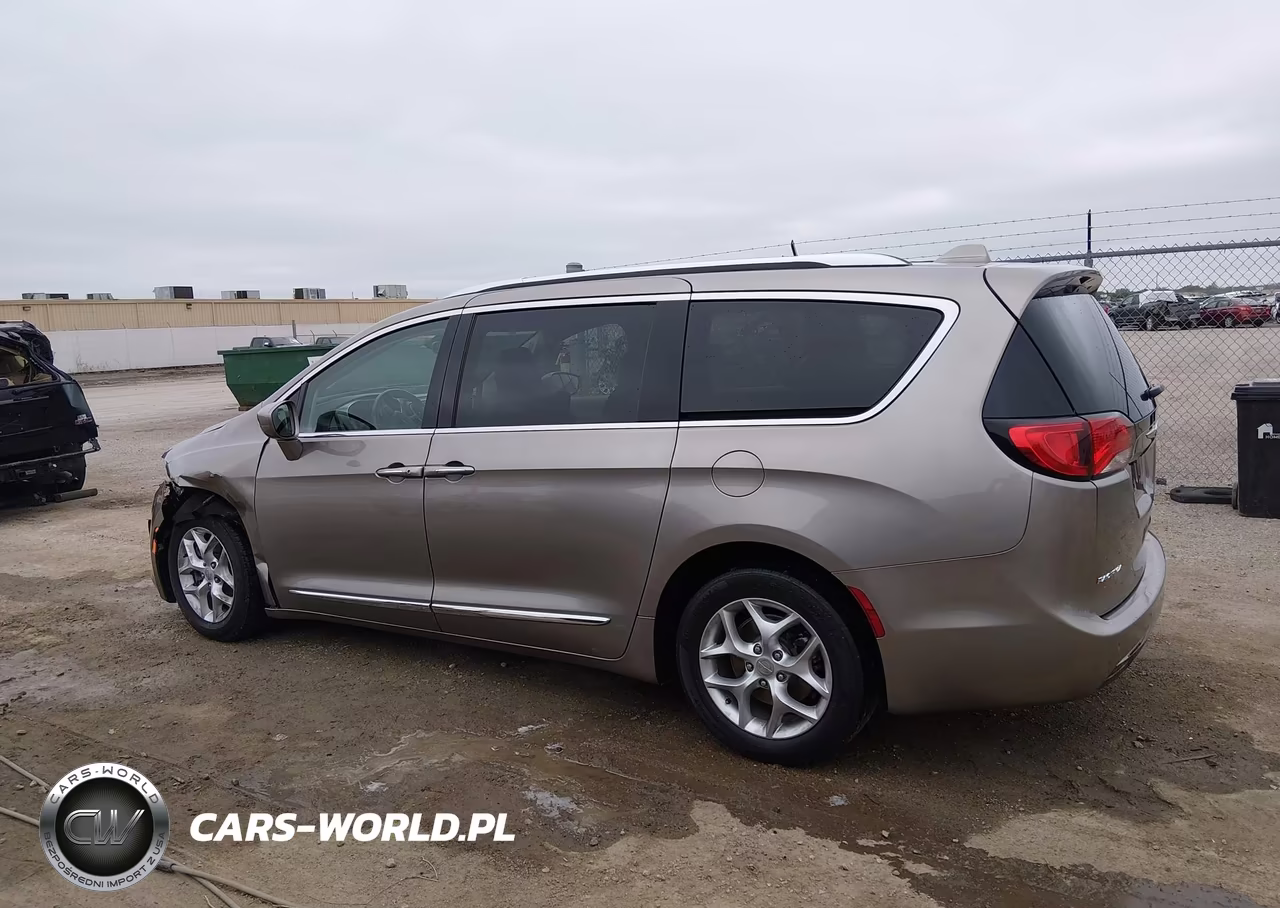 2018 Chrysler Pacifica Touring L Plus VIN:2C4RC1EGXJR271312 - 15