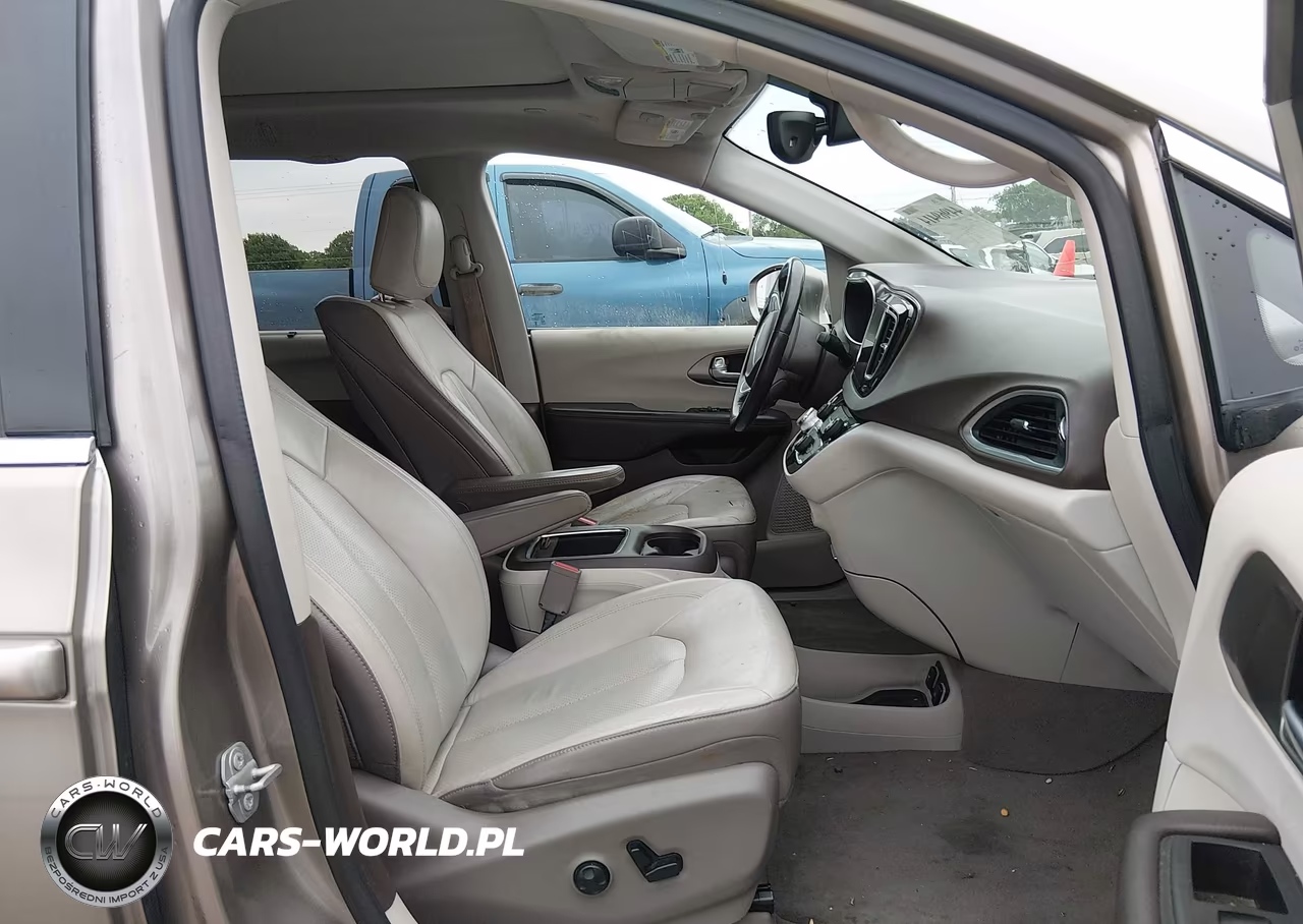 2018 Chrysler Pacifica Touring L Plus VIN:2C4RC1EGXJR271312 - 5