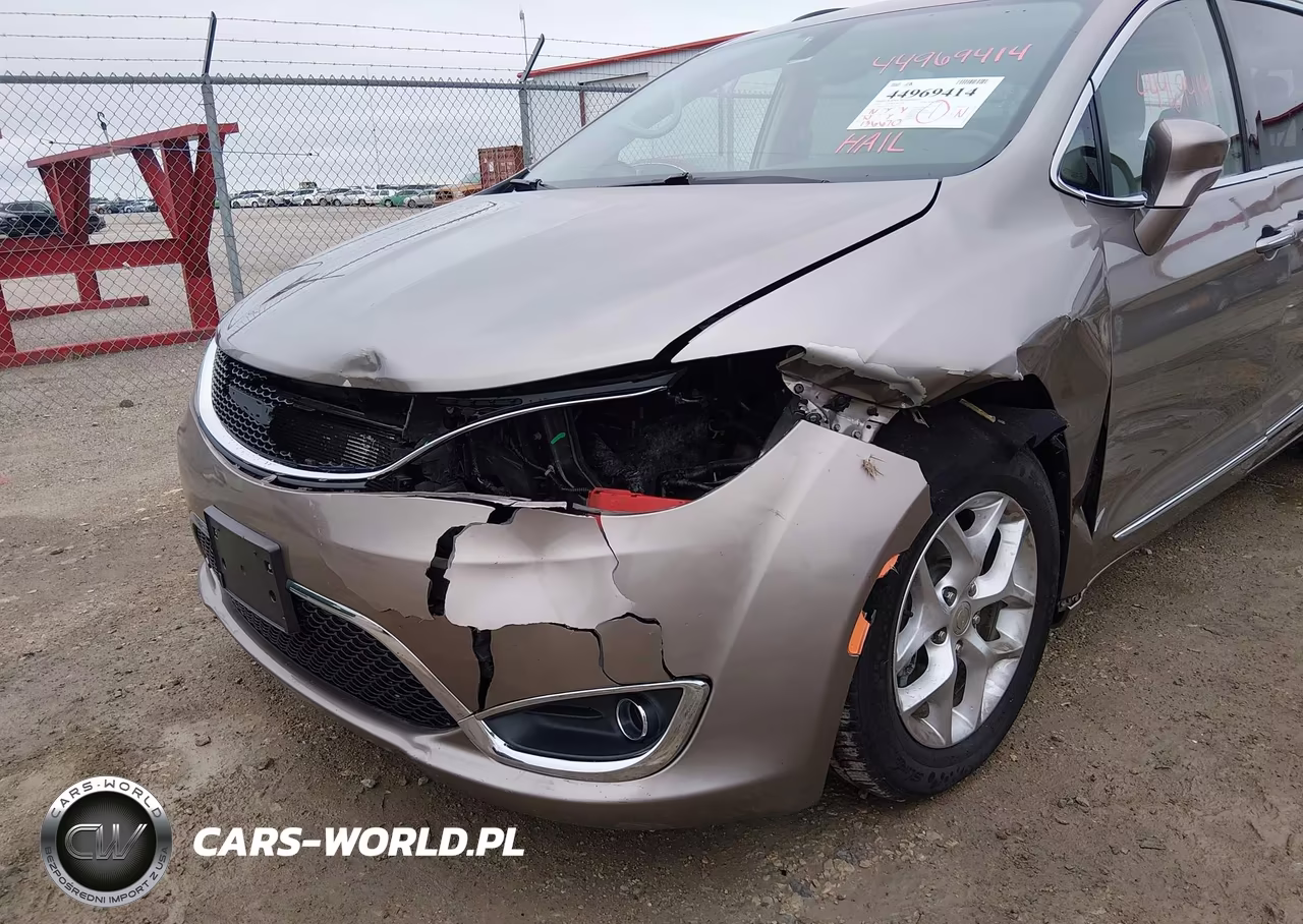 2018 Chrysler Pacifica Touring L Plus VIN:2C4RC1EGXJR271312 - 6