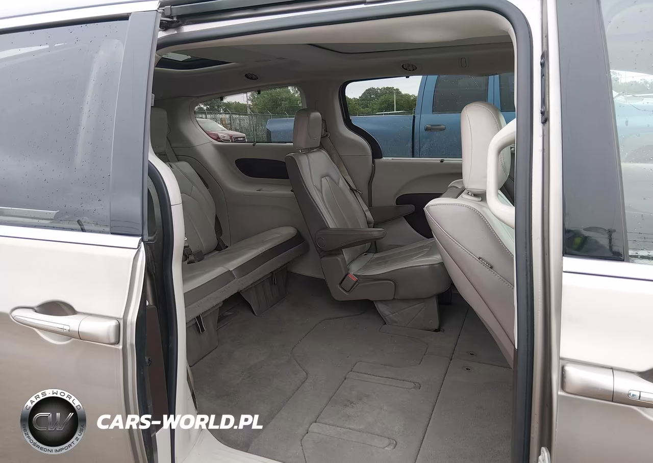 2018 Chrysler Pacifica Touring L Plus VIN:2C4RC1EGXJR271312 - 8