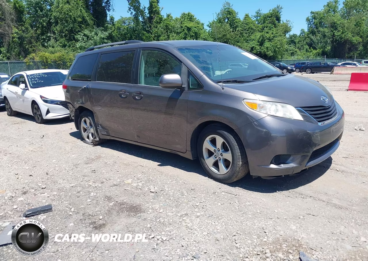 2013 Toyota Sienna Le V6 8 Passenger – zdjęcie 1 z 21