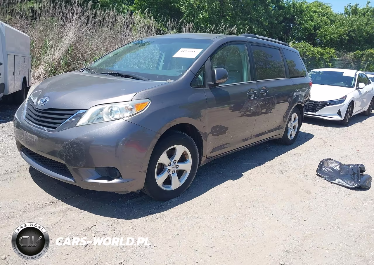 2013 Toyota Sienna Le V6 8 Passenger VIN:5TDKK3DC8DS374464 - 2