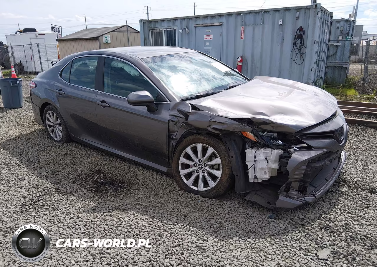 2018 Toyota Camry Le – zdjęcie 1 z 17