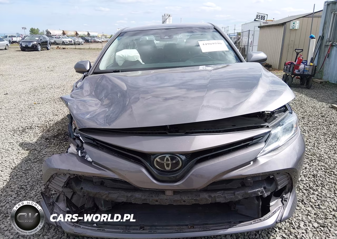 2018 Toyota Camry Le VIN:4T1B11HK9JU062570 - 13