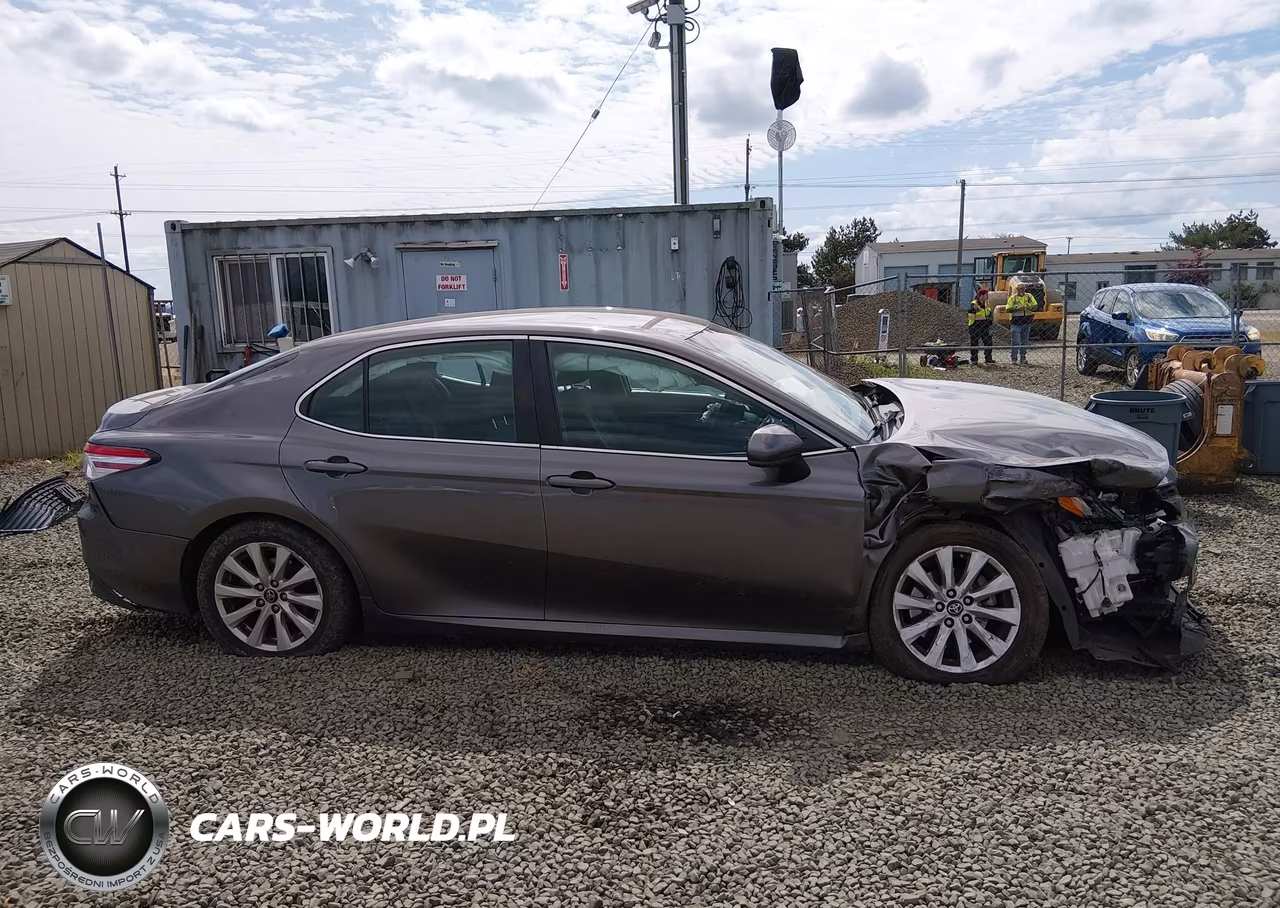 2018 Toyota Camry Le VIN:4T1B11HK9JU062570 - 14