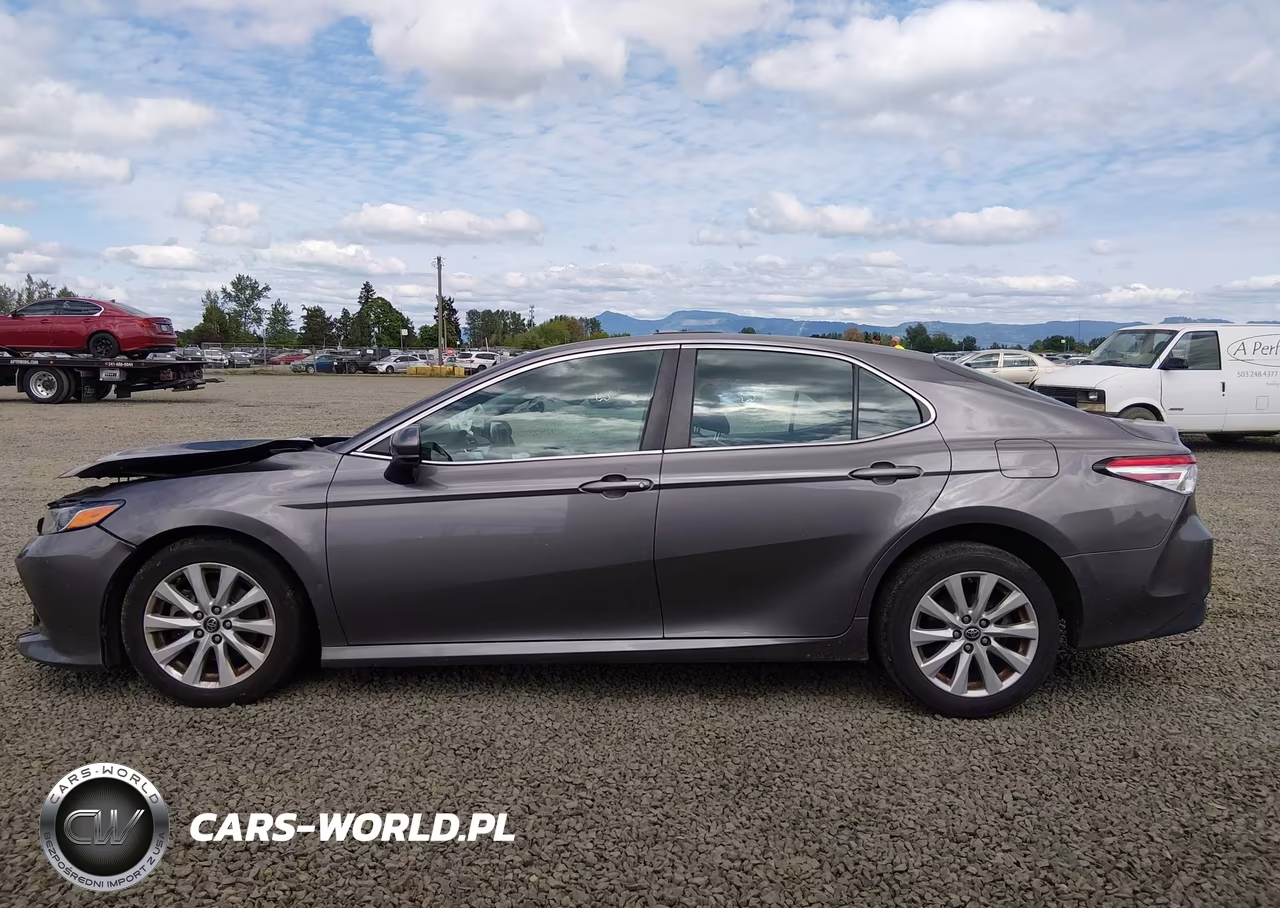 2018 Toyota Camry Le VIN:4T1B11HK9JU062570 - 15