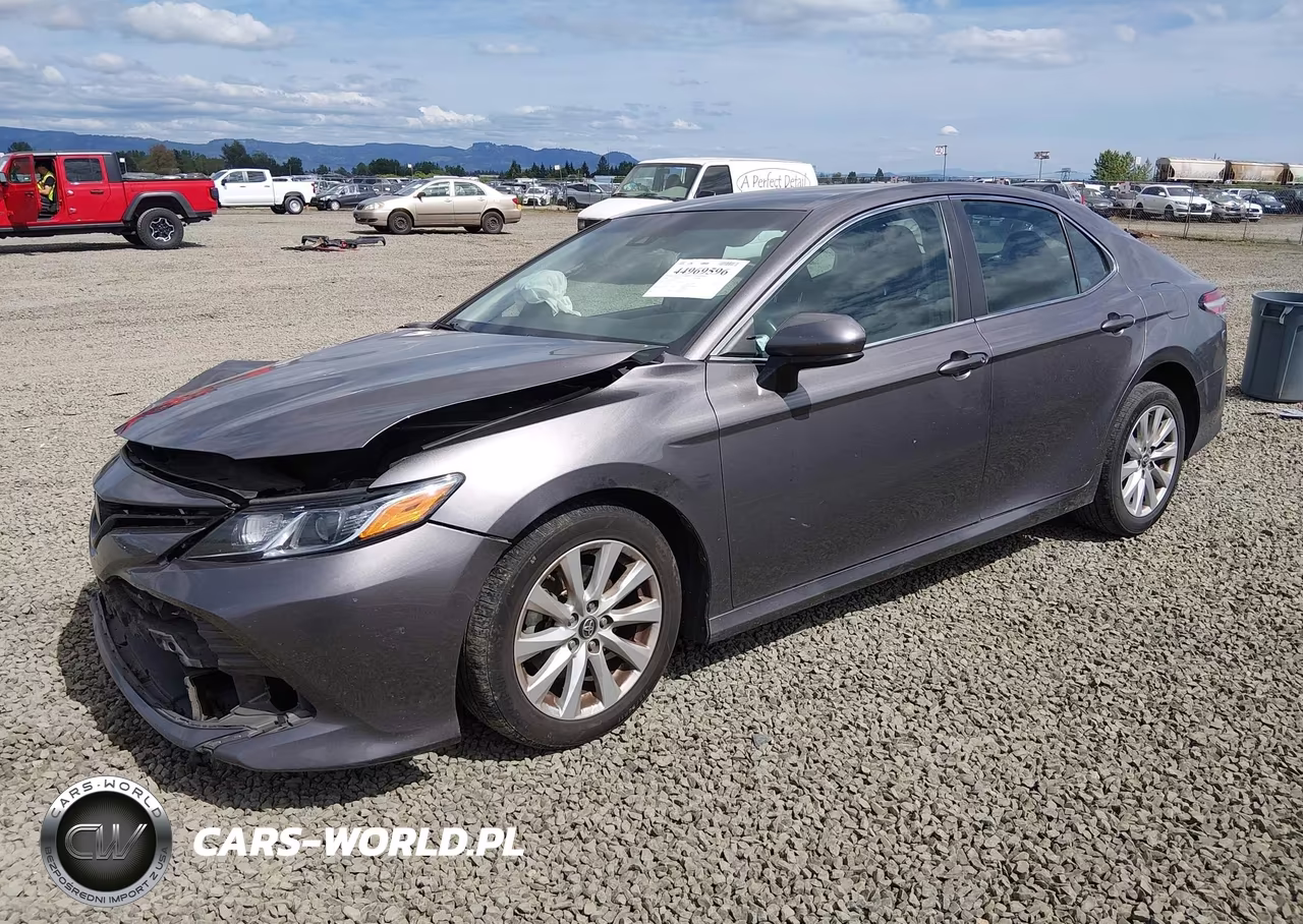 2018 Toyota Camry Le VIN:4T1B11HK9JU062570 - 2