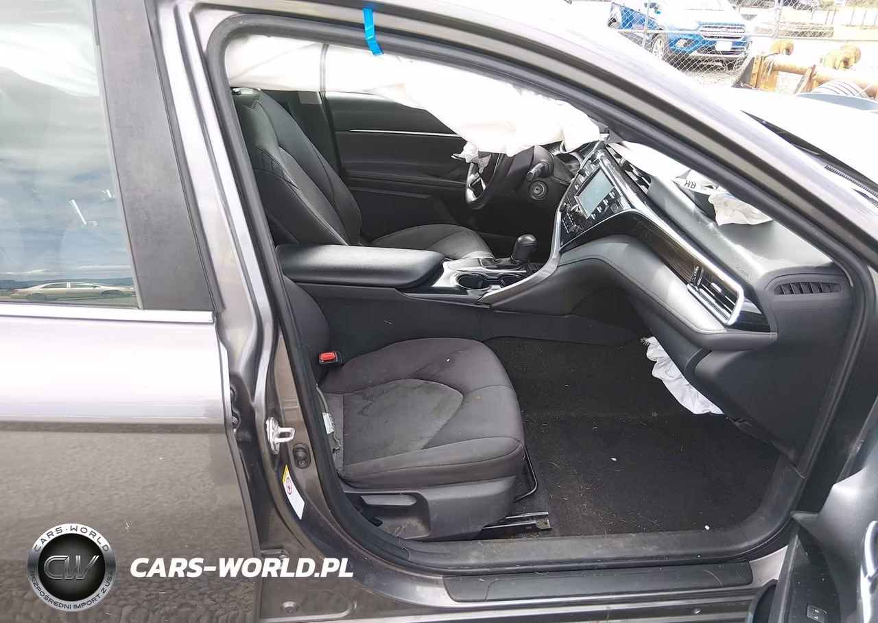 2018 Toyota Camry Le VIN:4T1B11HK9JU062570 - 5